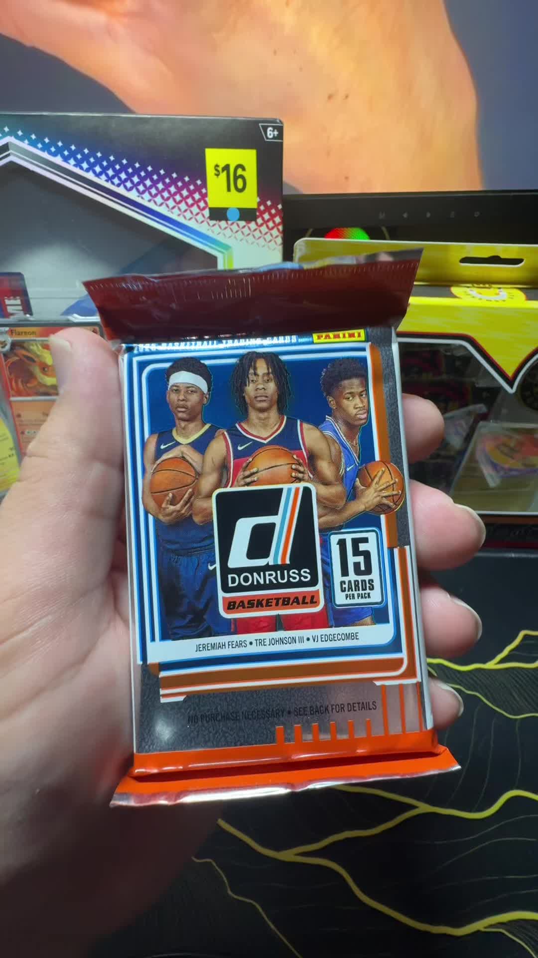 One pack of Donruss Basketball! 🏀🔥 ASMR fast rips! 👂 We’re still opening our way through the box, and the big question today is… can we p