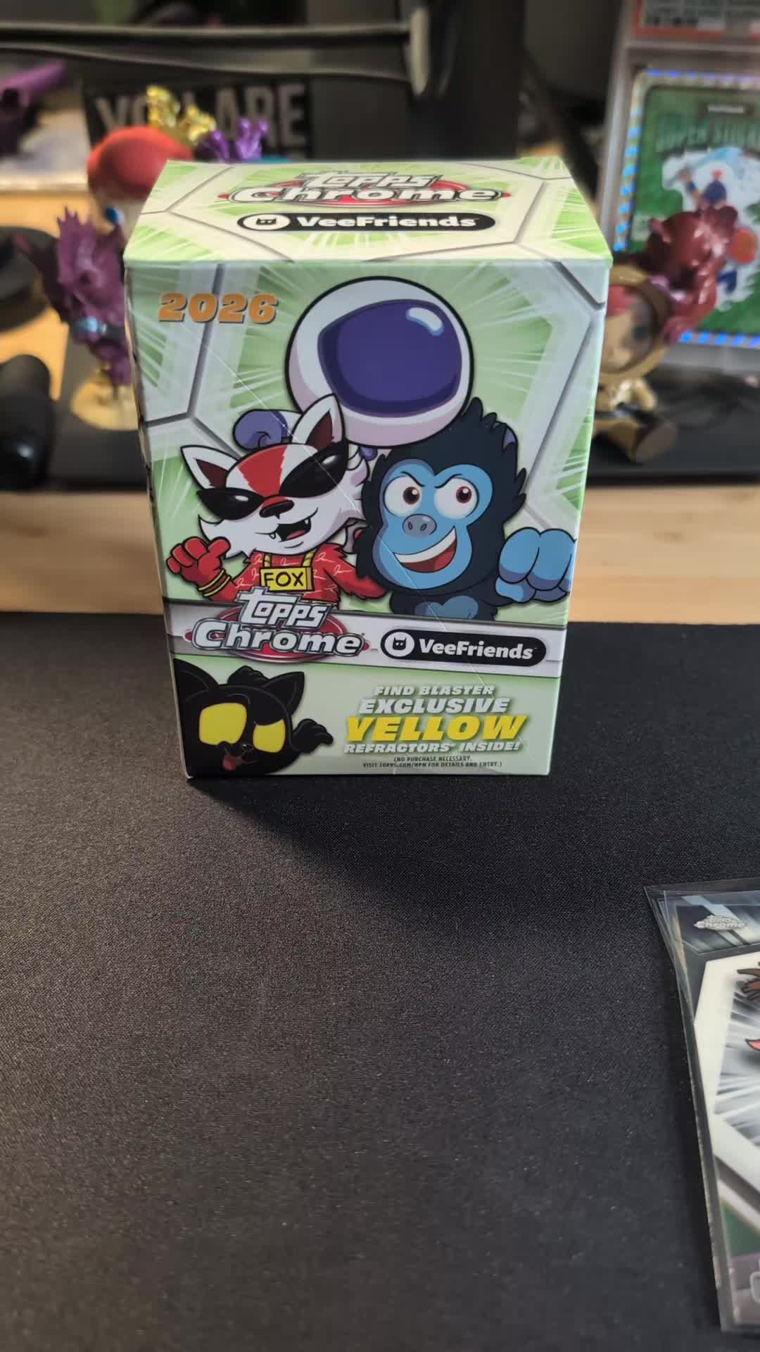 we pull the one VeeFriends Topps Chrome card I really really wanted! 💚