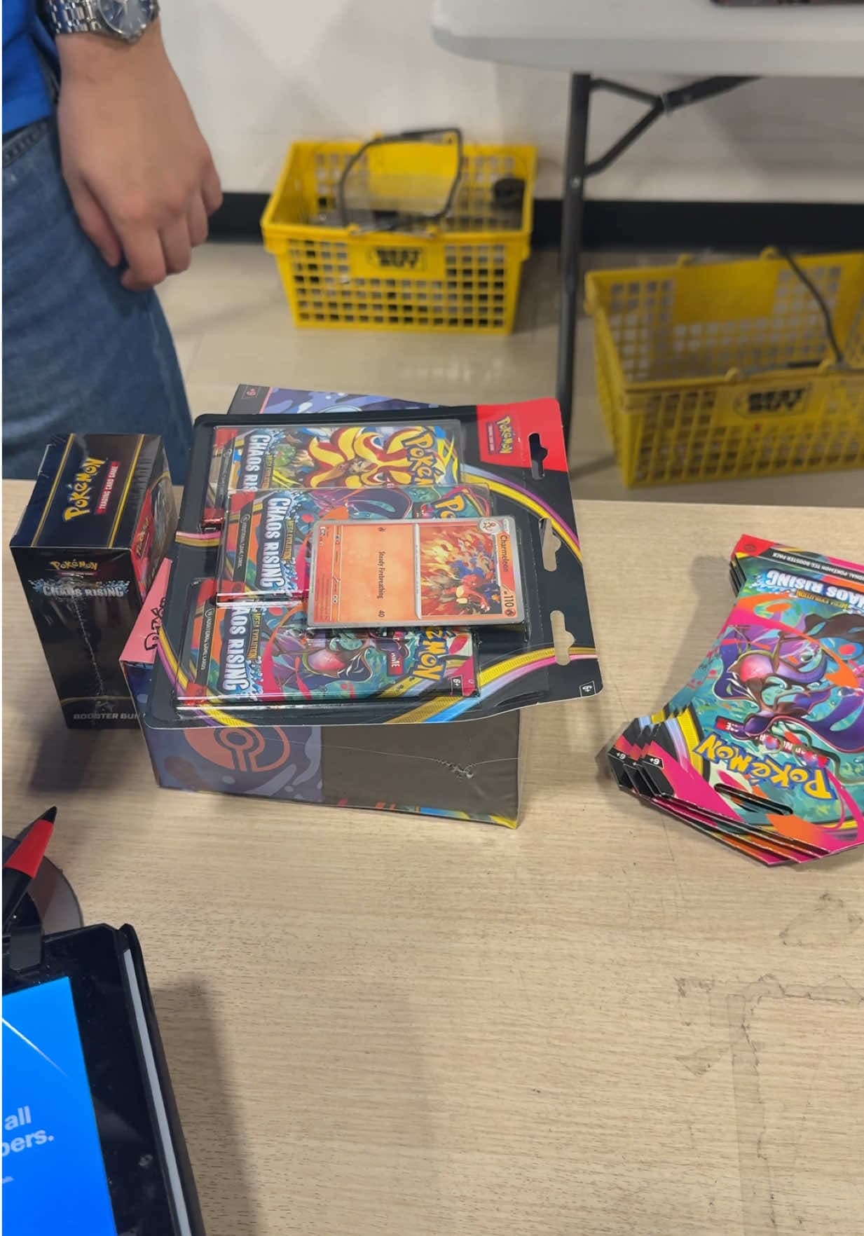 Happy Release Day!!!! 🤩
#pokemon #foryoupage #pokemontiktok #chaosrising #pokemoncommunity