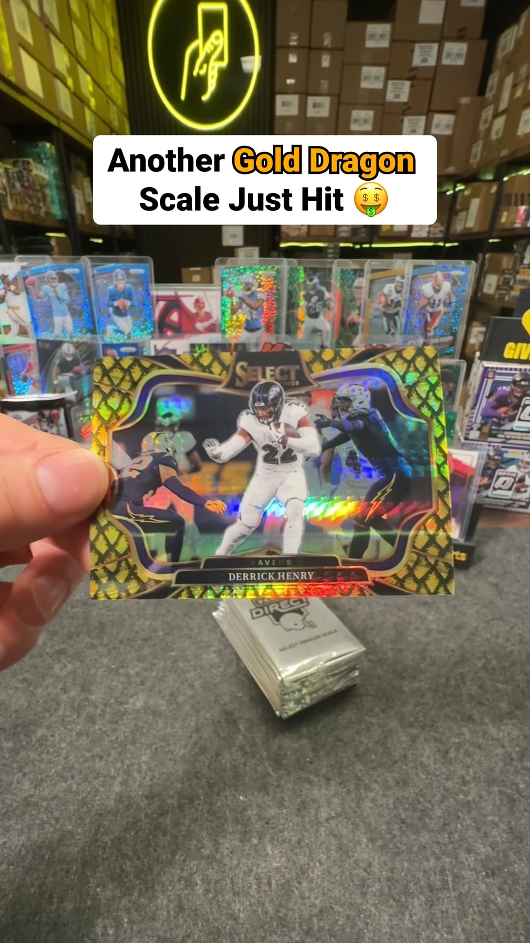 A Derrick Henry Field Level Gold /10 was pulled live by @topbidcollectors on Whatnot! Another huge gold hit as the break kept delivering. π