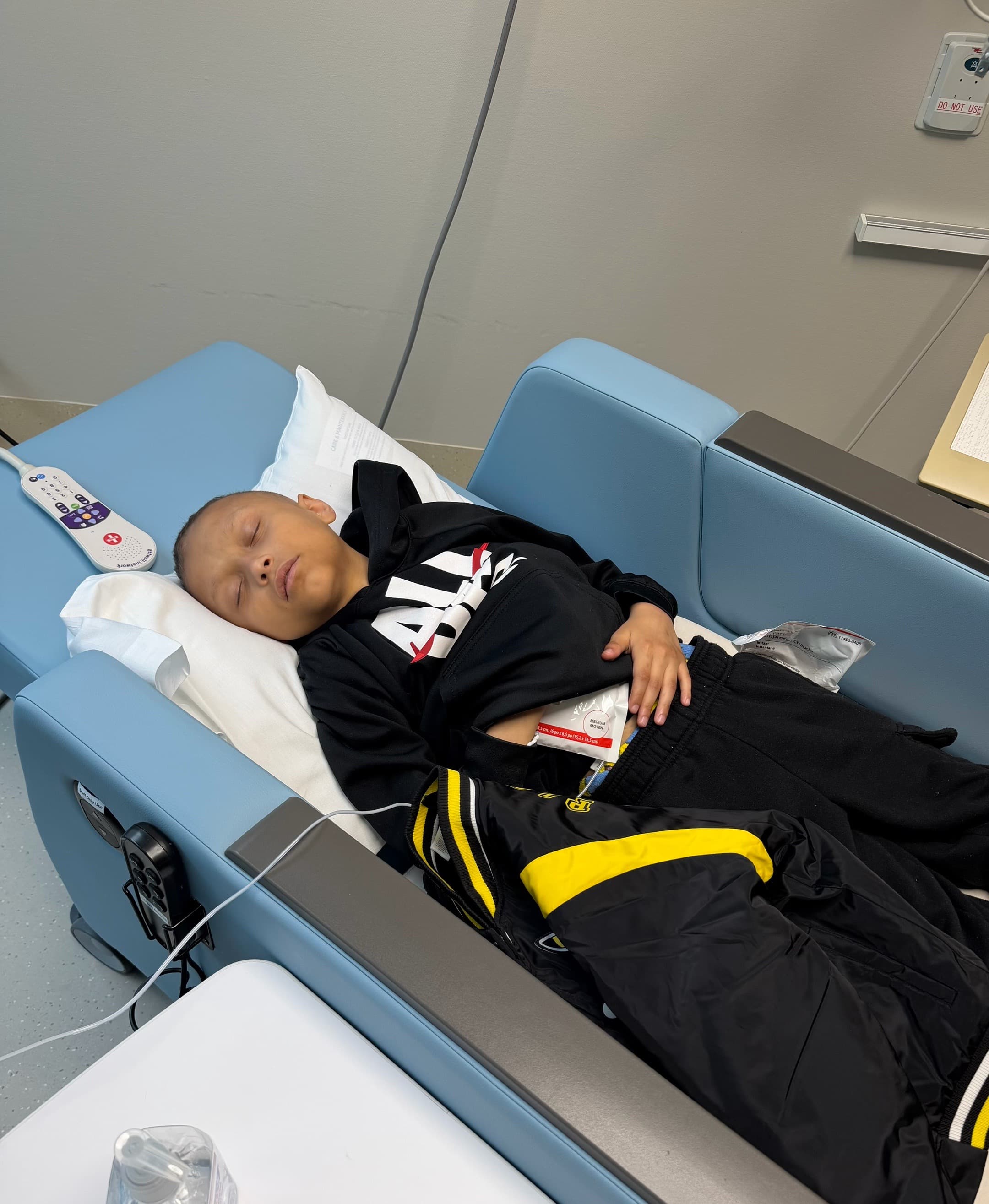 Hi everyone. I wanted to share a difficult update after Card Party.
Avery is currently in the hospital battling severe back and abdominal p