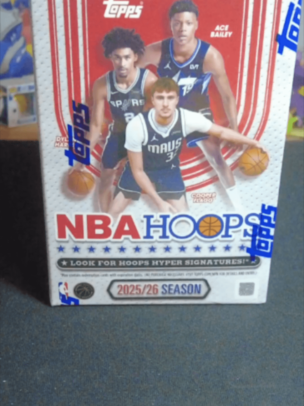 THE COOPER FLAGG CHASE IS ON! π±π Ripping a brand-new 2025-26 Topps Hoops Basketball Blaster! Locked in on the retail-exclusive Light Burst
