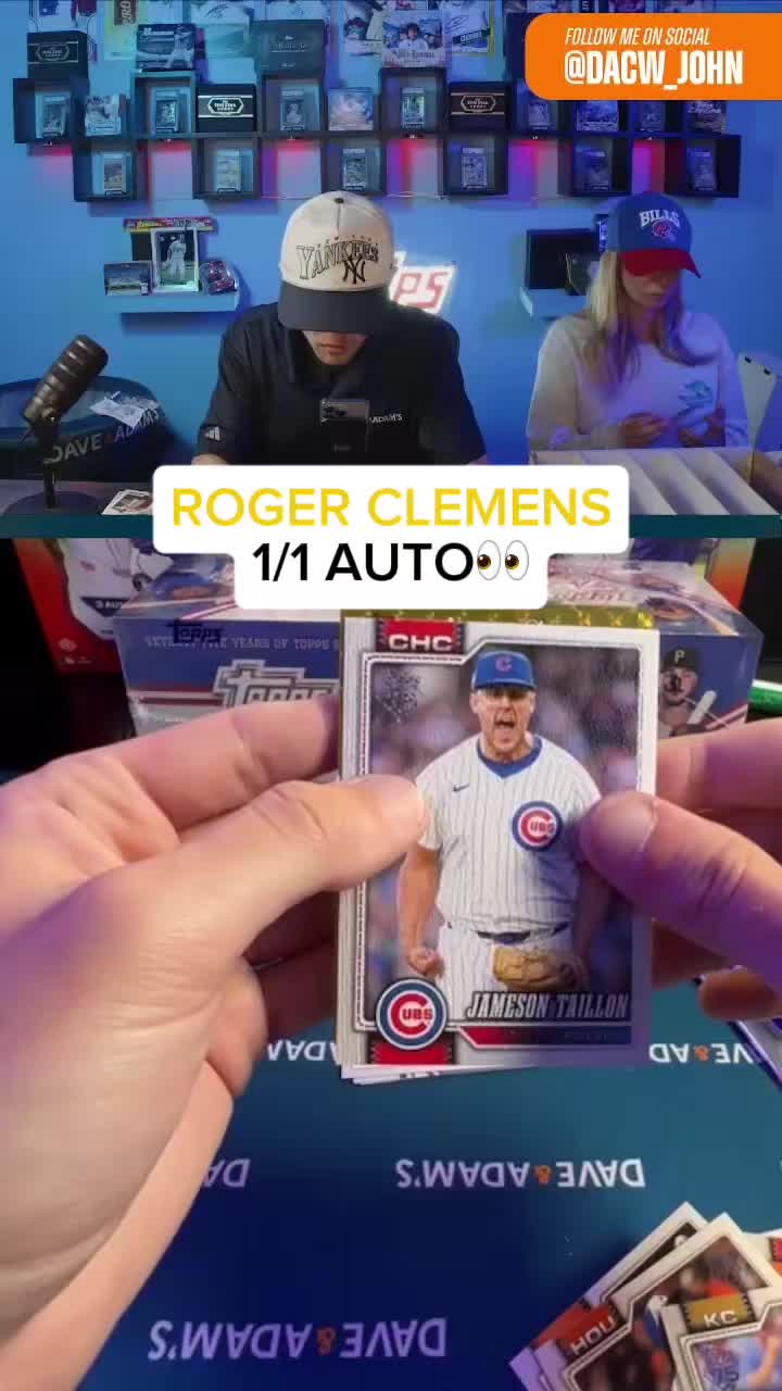 ROGER CLEMENS 1/1😱😱😱😱 Pulled from 2026 Topps Series 2 Baseball🙌 @dacardworld @Topps #mlb #baseballcards #sportscards #topps #redsox