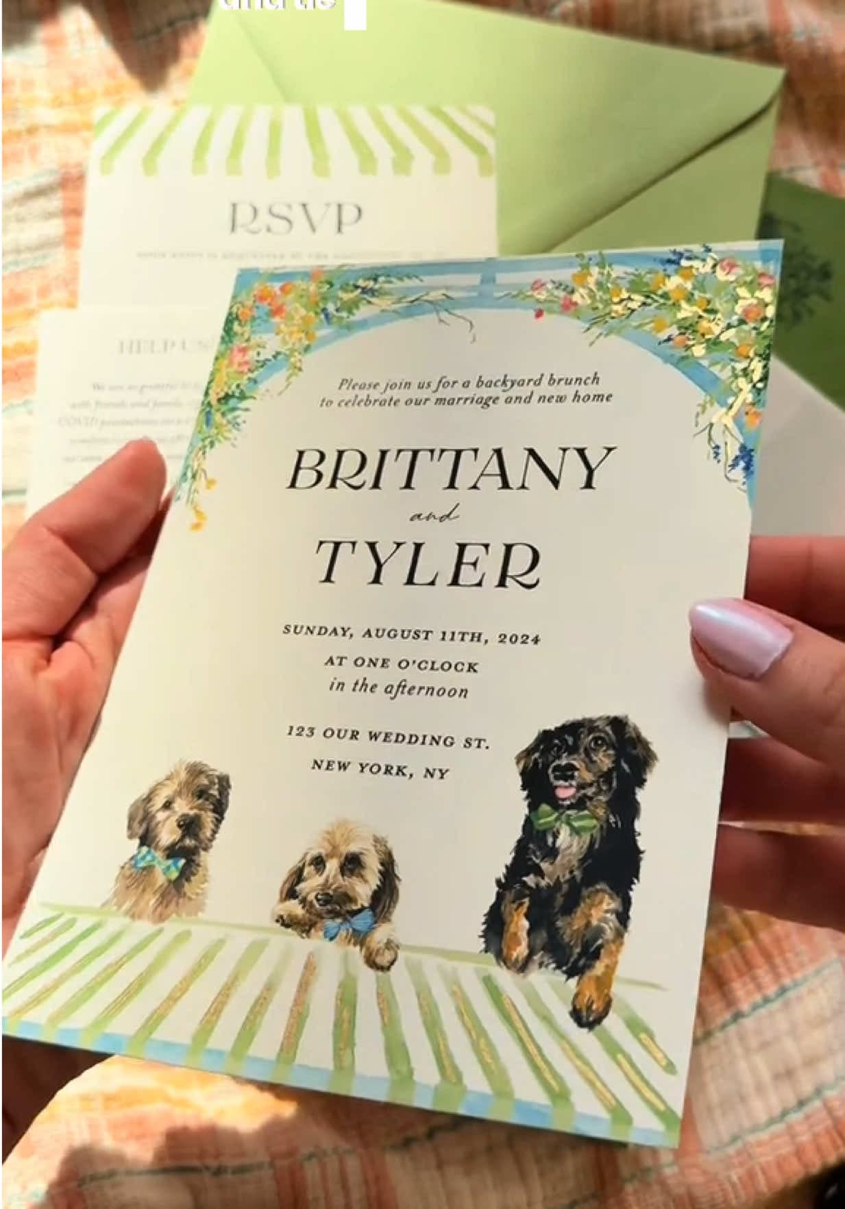 Custom wedding invites feat. watercolor portraits of our dogs and hand-painted gold accents ✨
#weddinginvitations #weddinginspiration #diywe