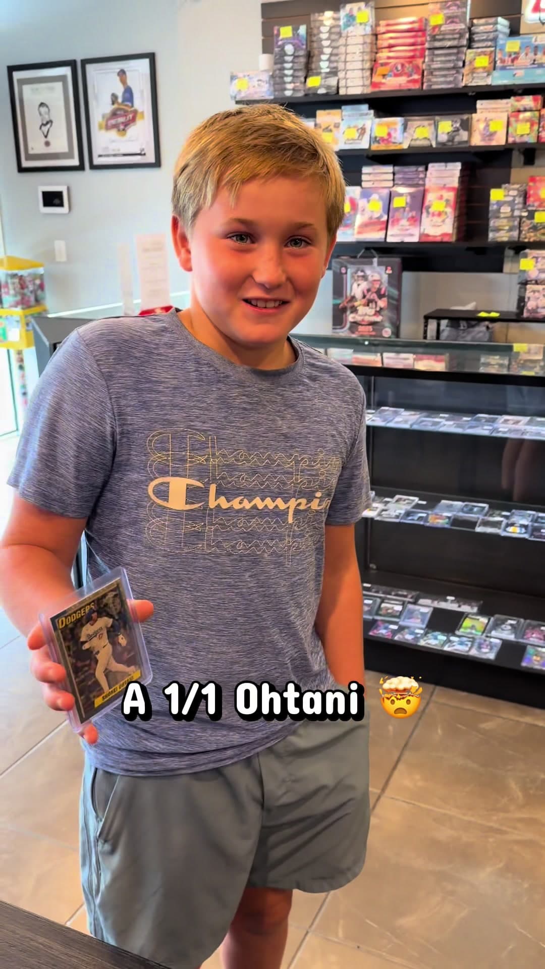 He ripped open packs from a box of 2025 @topps Chrome that he bought from the shop and wanted to come show me what he got from it 🔥 This yo