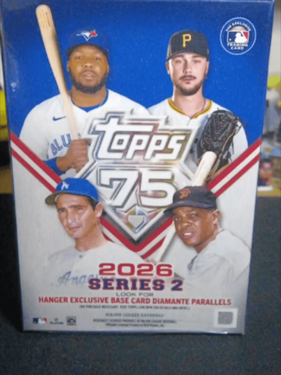 THE 1:712 RETAIL JACKPOT! π±βΎ Ripping a brand-new 2026 Topps Series 2 Hanger Box! Bypassing regular hits to chase hanger-exclusive Diamante