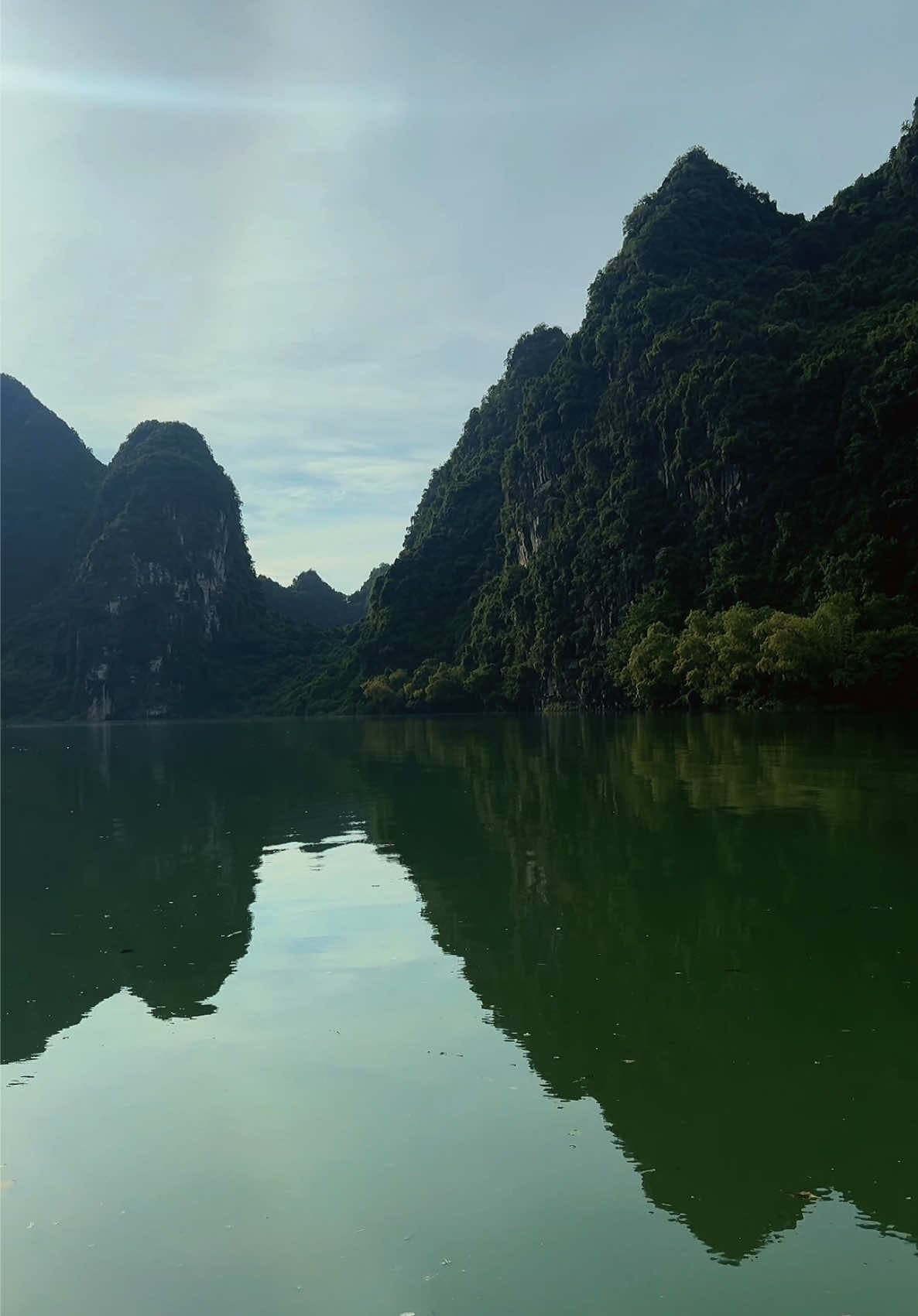 📍Trang An, Ninh Binh #heytheredelilah #fyp #ninhbinh #vietnam #travel