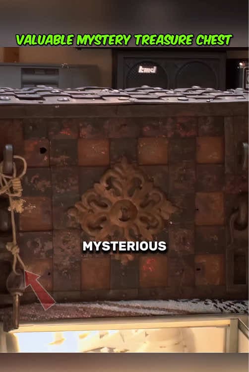 Valuable mystery treasure chest worth thousands of dollars #valuable #pawnshop #treasure #chest