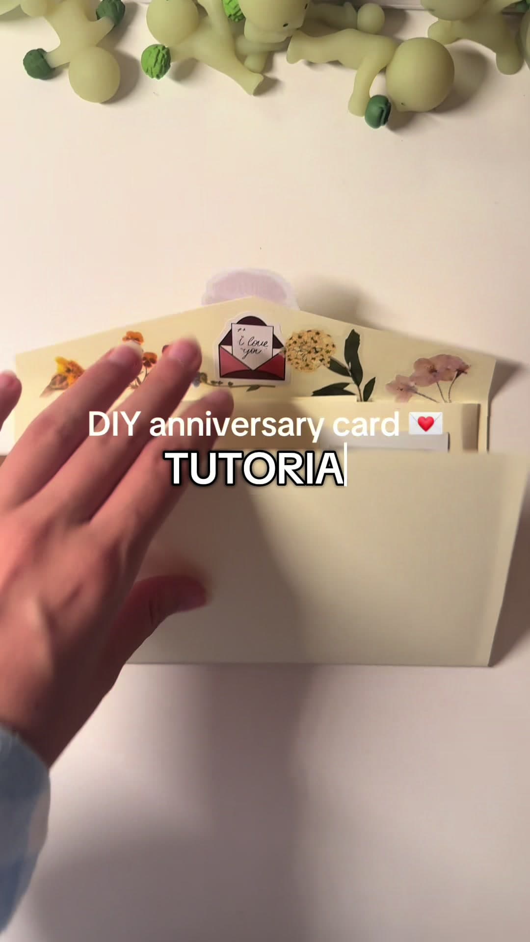 It's finally here! The anniversary card tutorial: extended version (I hope this helps) #anniversarycard #valentinesdaygift #diy #tutorial