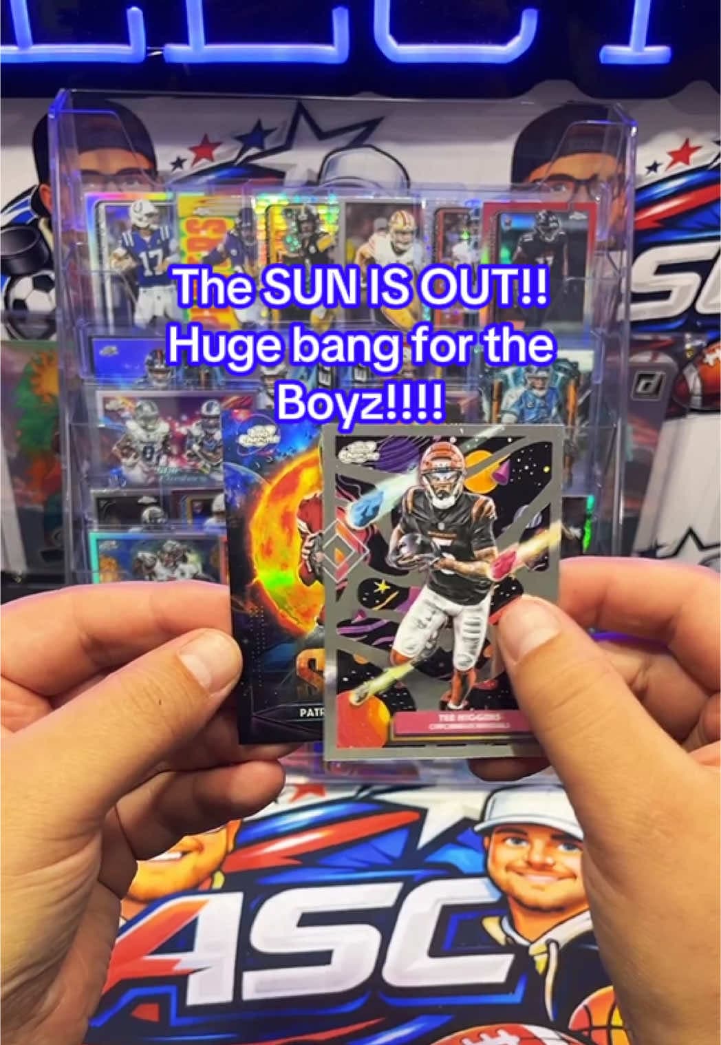 The SUN IS OUT!! Huge bang for the boyz!!! Come hit huge cards with us!! Random team break is up in the shop!!! #sports #NFL #cards