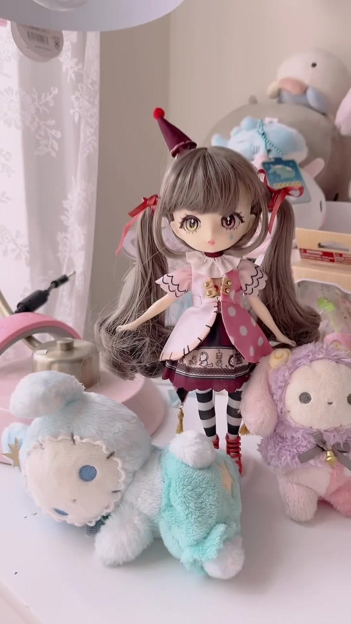 A little doll assembly!! I've only owned pullip/dal/byul dolls before so it's nice to have something from a different maker! Shes sooo preci