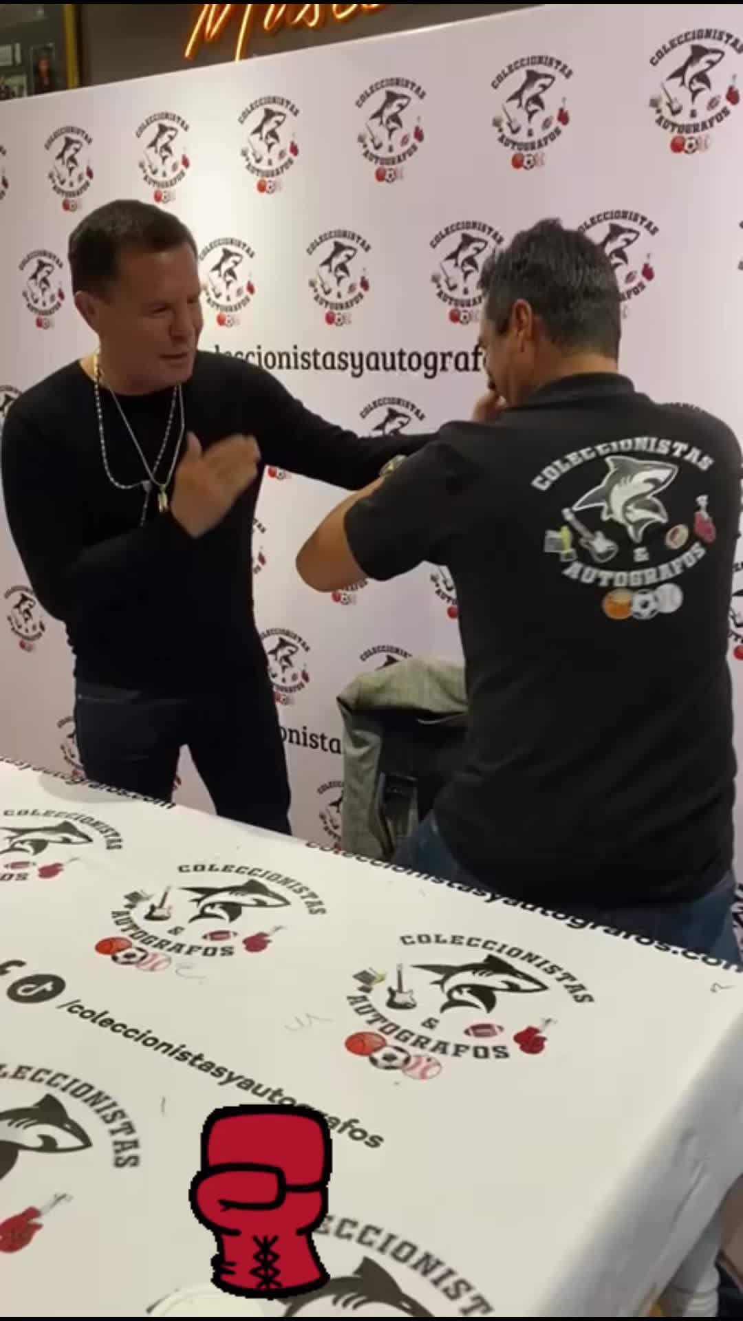 El día que le pegue un Madrazo a Julio César Chávez 😬😅 Pero él empezó y si me dolió 🥊😩 Gracias champ que buen recuerdo y fue la primera