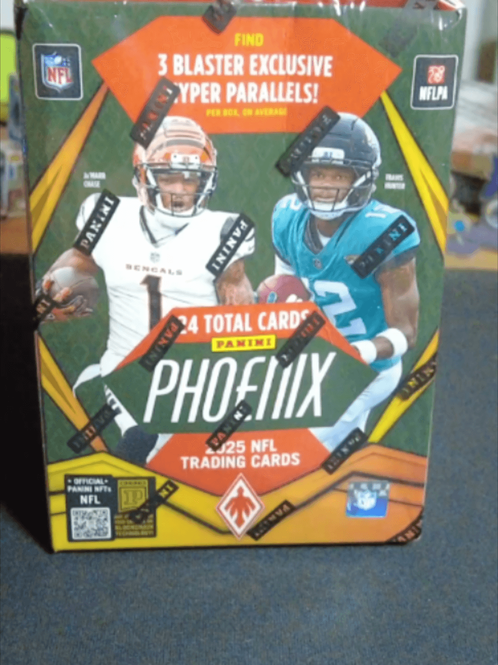 THE PHOENIX ROOKIE CHASE! π±π Ripping a brand-new 2025 Panini Phoenix Football Blaster! Zeroing in on the ultimate hunt for blaster-exclusi