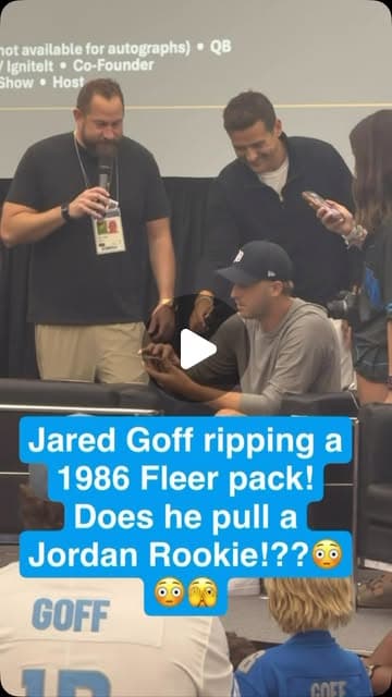 Jared Goff rips a $5000 pack of cards hunting a 86 Michael Jordan rookie card! 🤯🤯🤯
#likefatherlikesoncards #charity
