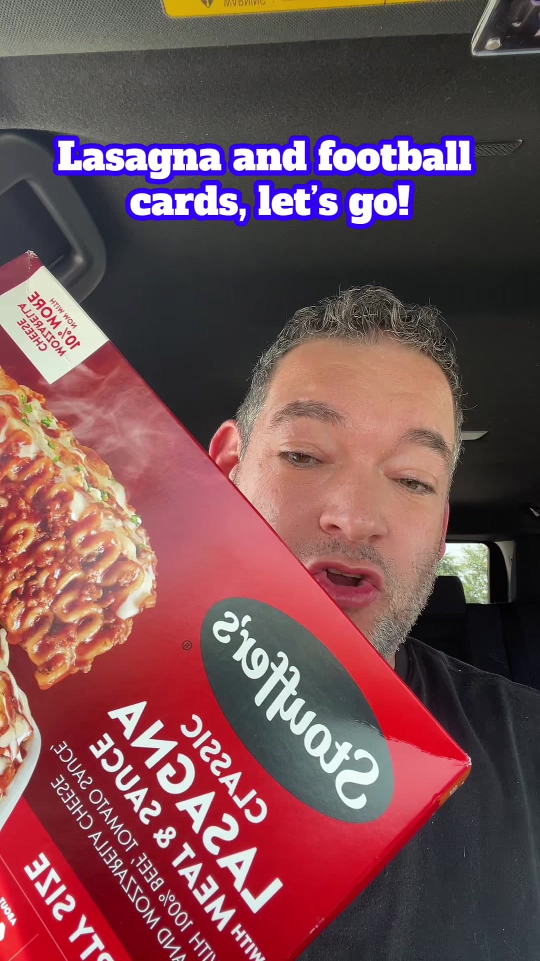 Lasagna and ripping football cards, what’s better than that on a Saturday afternoon?! #sportscards #cardcollector #thehobby #footballcards #