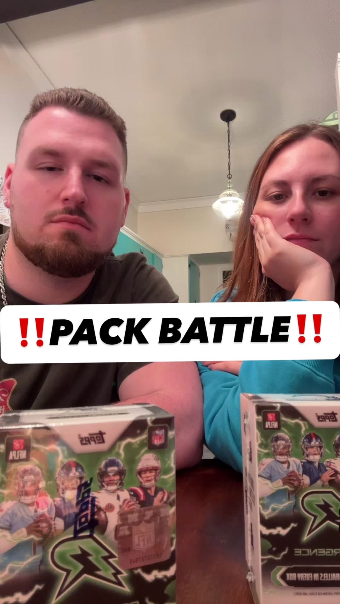 🔥PACK BATTLE🔥 Who won ??👀 #packbattle #topps #toppsfootball #fyp #toppsresurgence