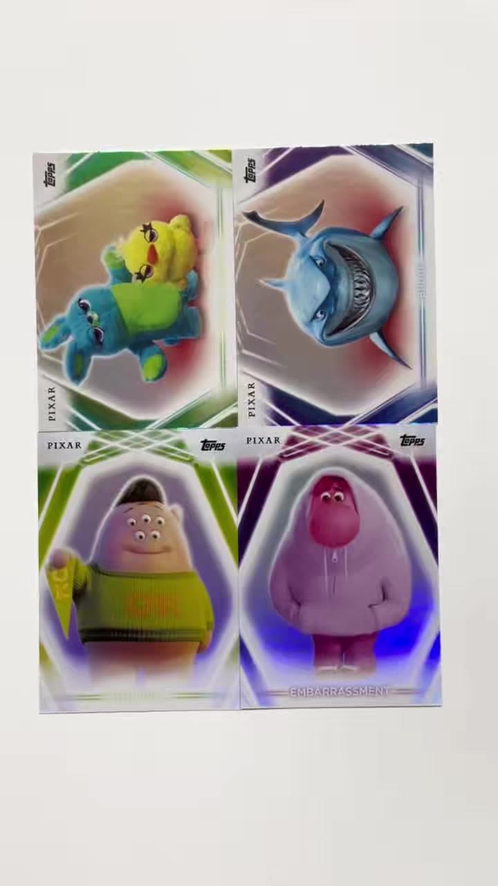 2026 Topps Chrome Disney Pixar NEON - Rainbow Foil Base Card พื้นหลังลายเรขาคณิตสะท้อนแสง (แยกใบ)