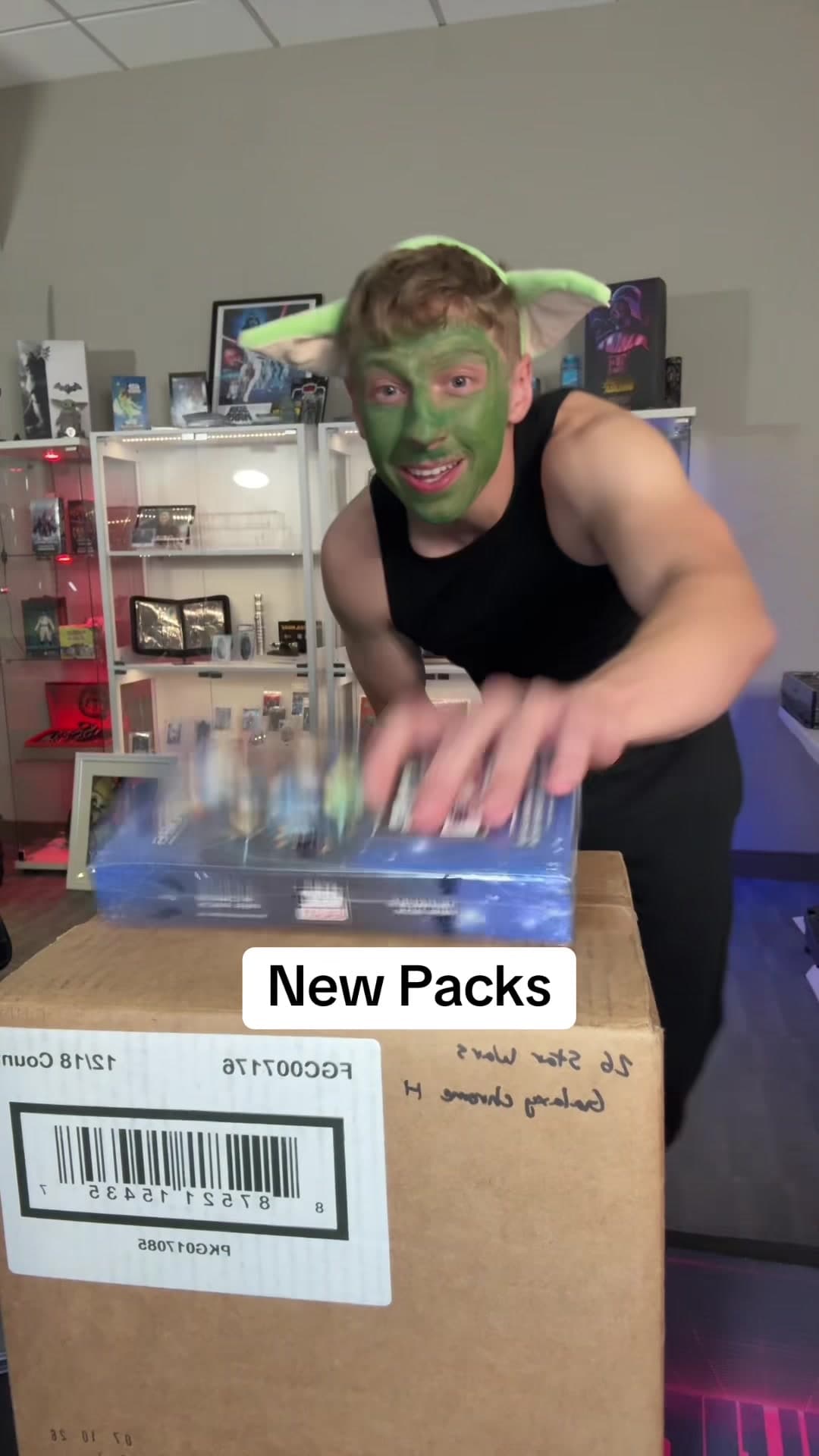New packs today 🔥🔥🔥 2026 Topps Star Wars Galaxy Chrome Live on stream tonight! Link in bio —— If we haven’t met yet, I’m Isaac, aka Synth