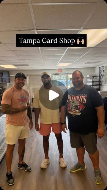 Man, I love the Hobby!!! ❤️❤️
Every Monday I visit my boy Bryant at @tampacardshop and today former @phillies OF Oscar Mercado stopped in!!