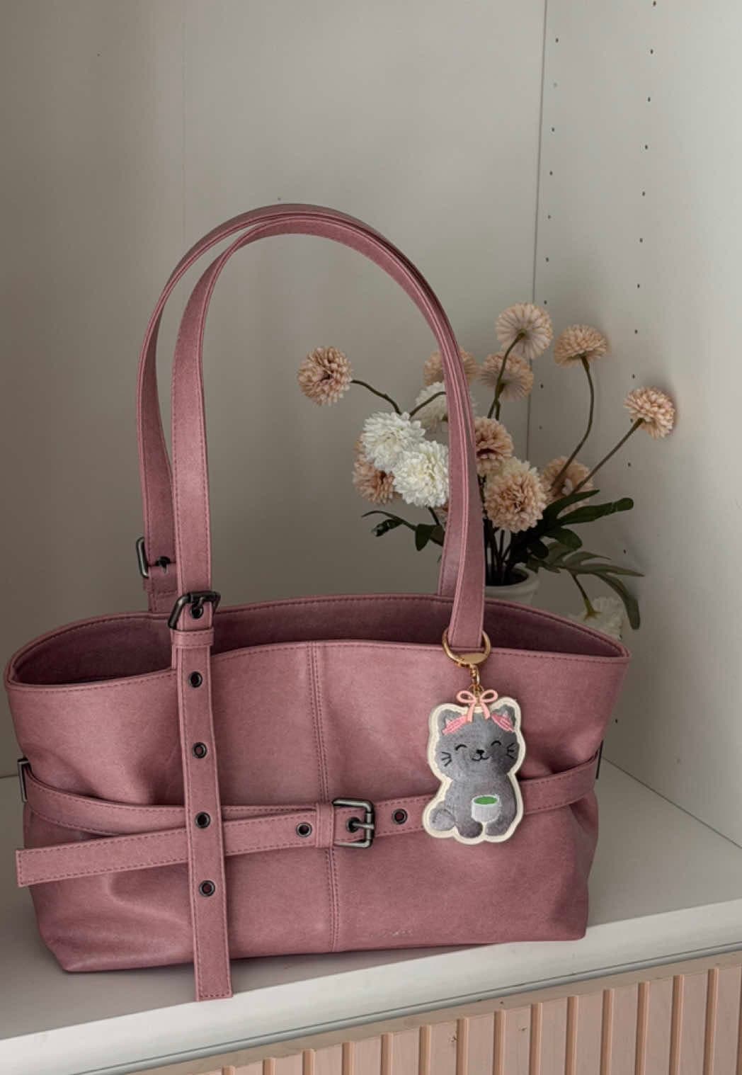 I love cats and I love bag charms so we HAD TO MAKE IT HAPPEN!! 🌸 Launching Tuesday, Sept 22- you will get a mystery cat for every piece you purchase from my jewelry collection, and a guaranteed full set if you get 5 or more pieces :) while supplies last!