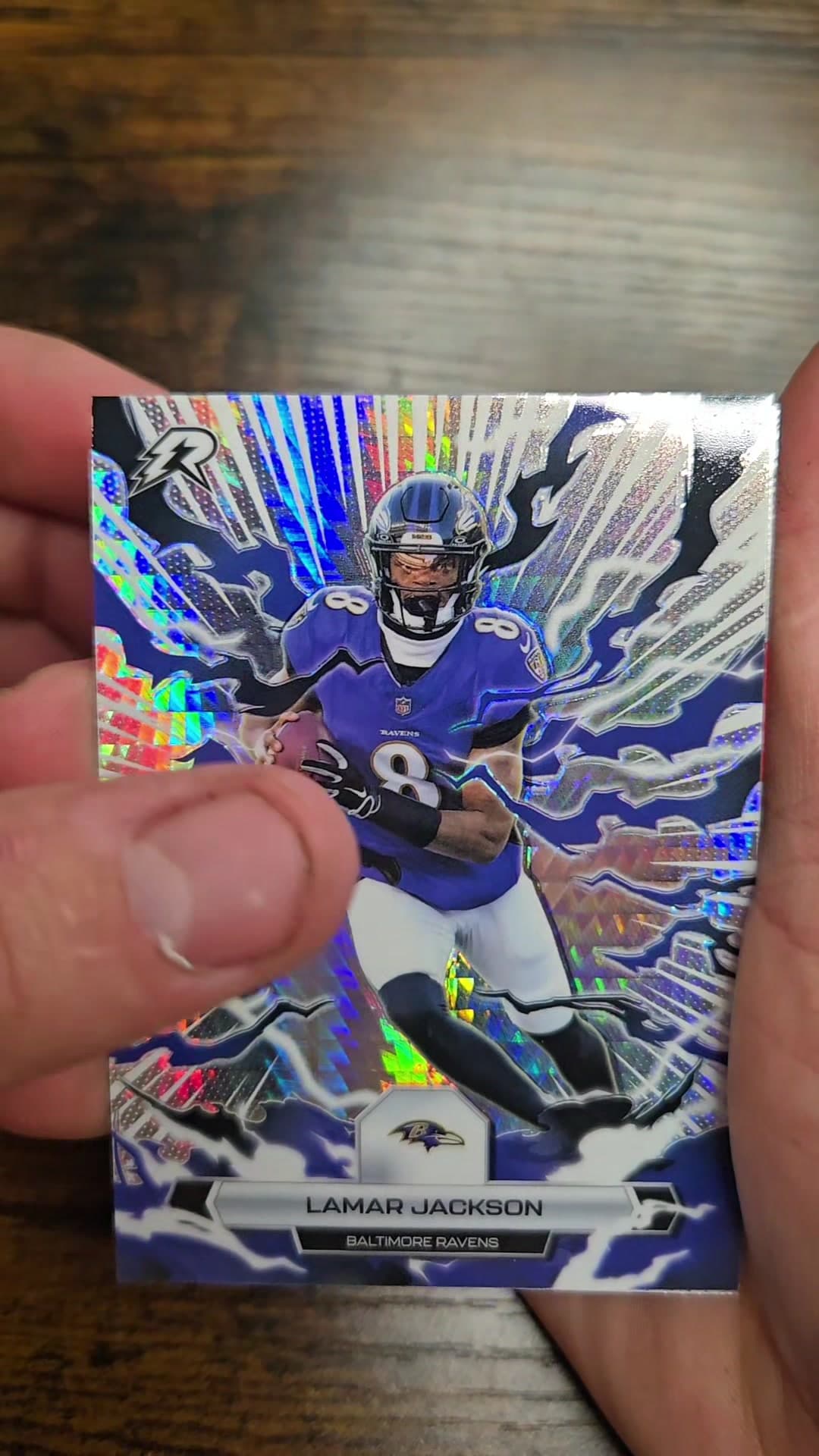 Lets rip into some more 2025 TOPPS RESURGENCE FOOTBALL chasing that case hit!! Love the look of this set#chasingcasehit #football #sportscar
